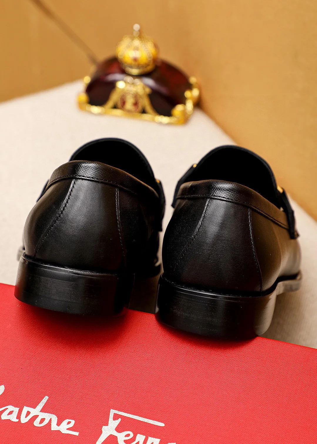 Men's shoes💰460💐 Product trademark: Ferragamo "Ferragamo" casual leather shoes Regular size: 38-44 (45.46🉑️customized) Product materials: Selected imported first-layer calfskin upper + luxury hardware buckle, imported water-dyed cowhide leather lining. Strong three-dimensional visual effect, original outsole color: 1⃣️color optional